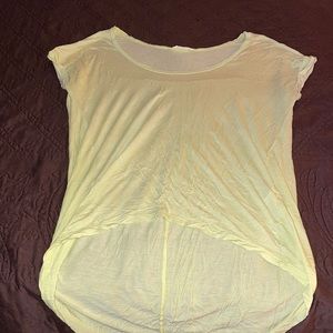 Woman’s high low short sleeve shirt